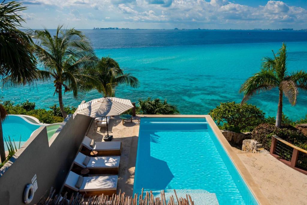 Oceanfront 5BR Villa - Heated Pool & Concierge - 2