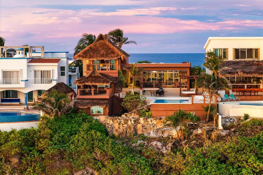 Oceanfront 5BR Villa - Heated Pool & Concierge - 3