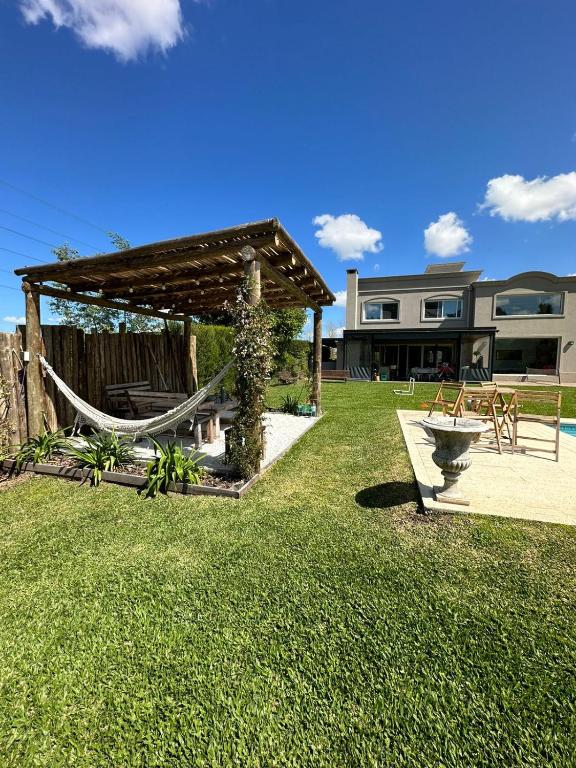 Casa al rio con playa y amarra propia - 3