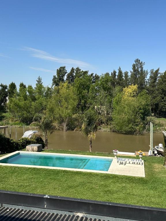 Casa al rio con playa y amarra propia - 5