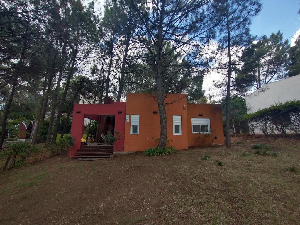 Hermosa casa con deck y pinos en Las Dunas - 4