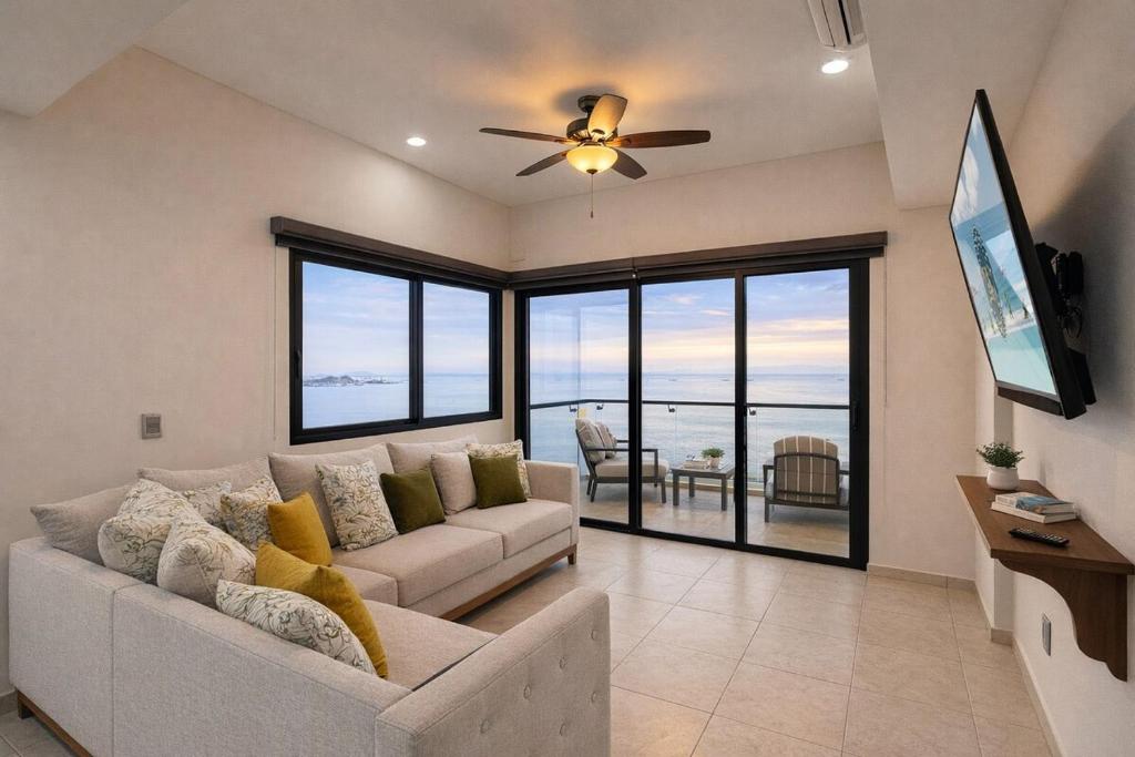24k Propiedades Premium Condo on Malecon with Ocean View Sleeps 6 - 1