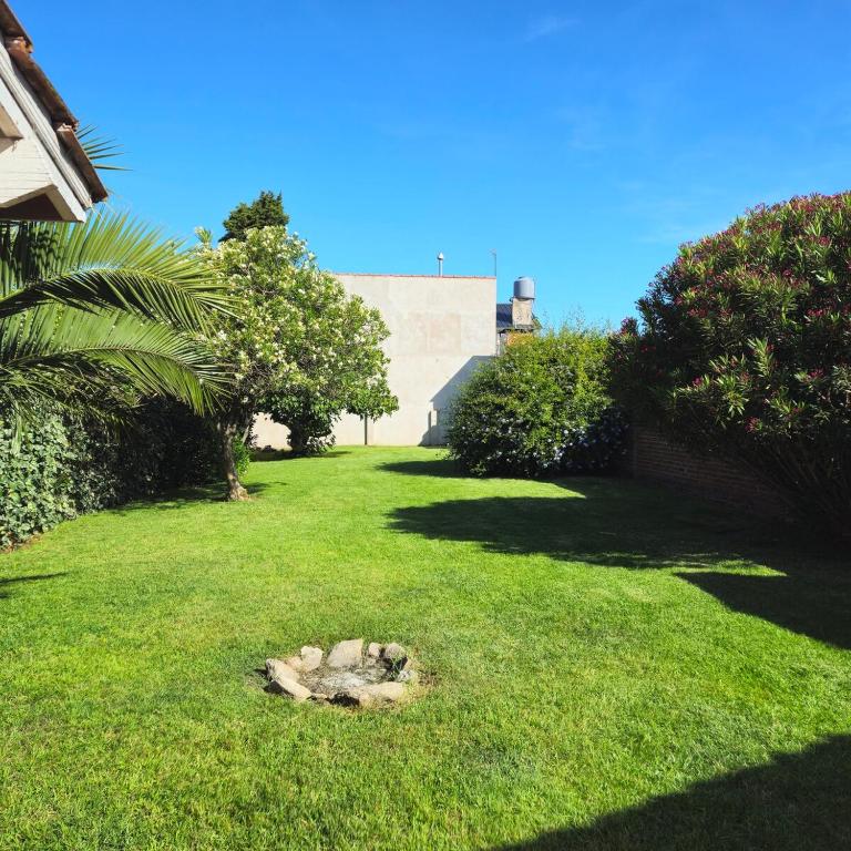 Casa con parque gigante, parrilla, garage y WIFI - 5