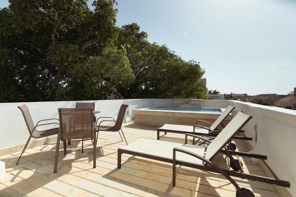 Sophisticated 3BR House with Pool and AC in Ciudad Amurallada - 1