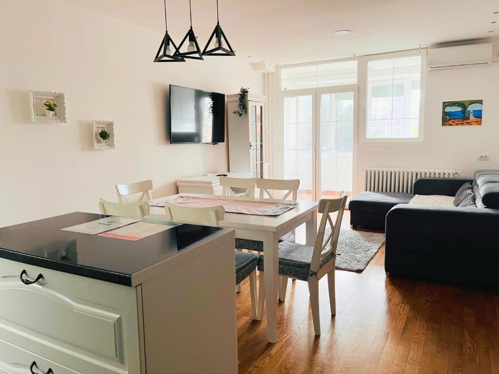 Costa apt 3 bedrooms Ideal for Groups Near Arena - 2