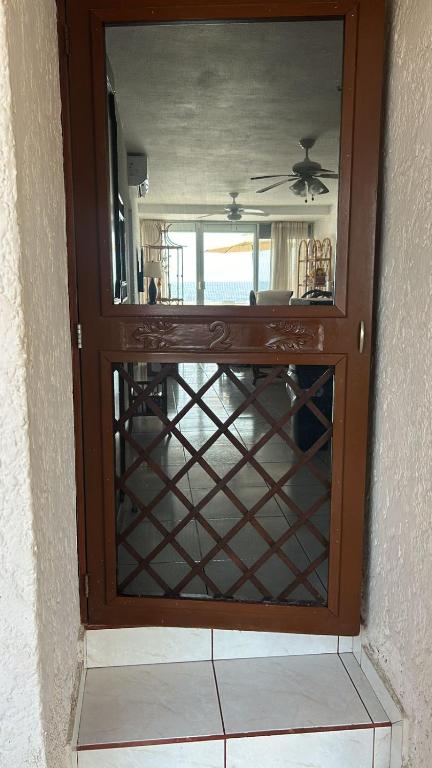 Exclusive Oceanfront Apartment on the Beach - 4