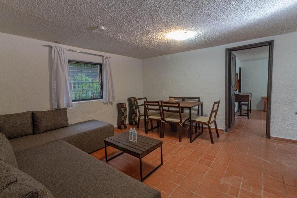 Suite para 4 con Recámara Privada y Cocina, Chapalita 5 - 5
