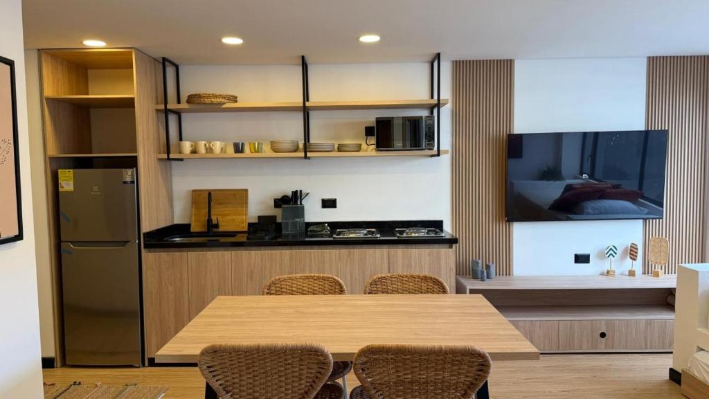 Great space in perfect area! Walk everywhere! - 4