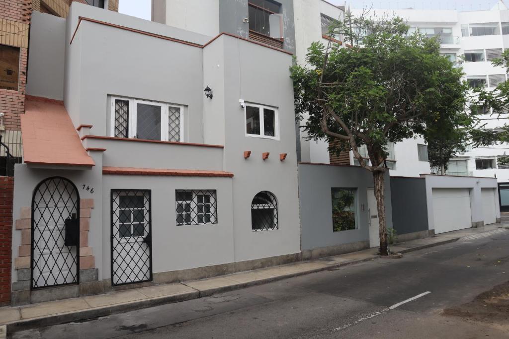 Casita de Miraflores calle Ocharan a 5 minutos de Larcomar - 1