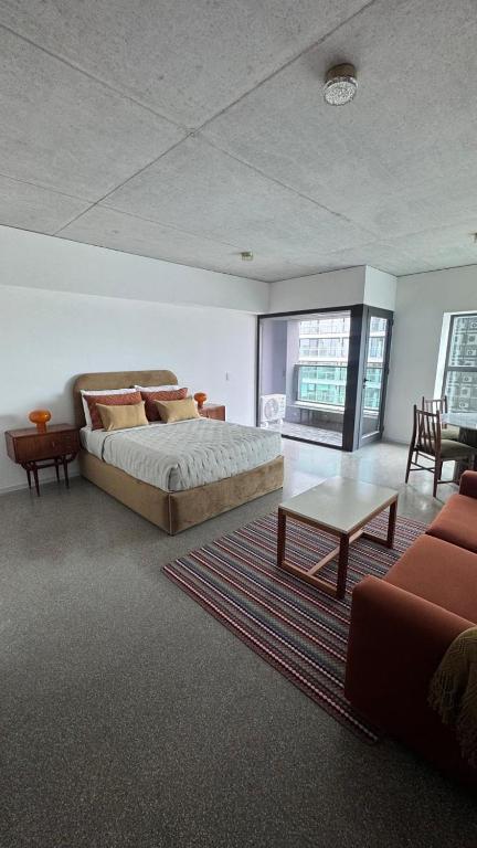 Mid Century Apartment - 3
