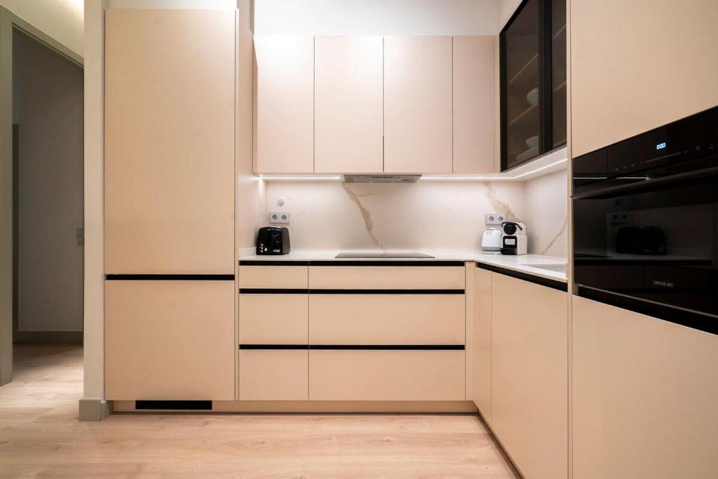 R14 –Deluxe Style Trendiest location in Malasaña - 5