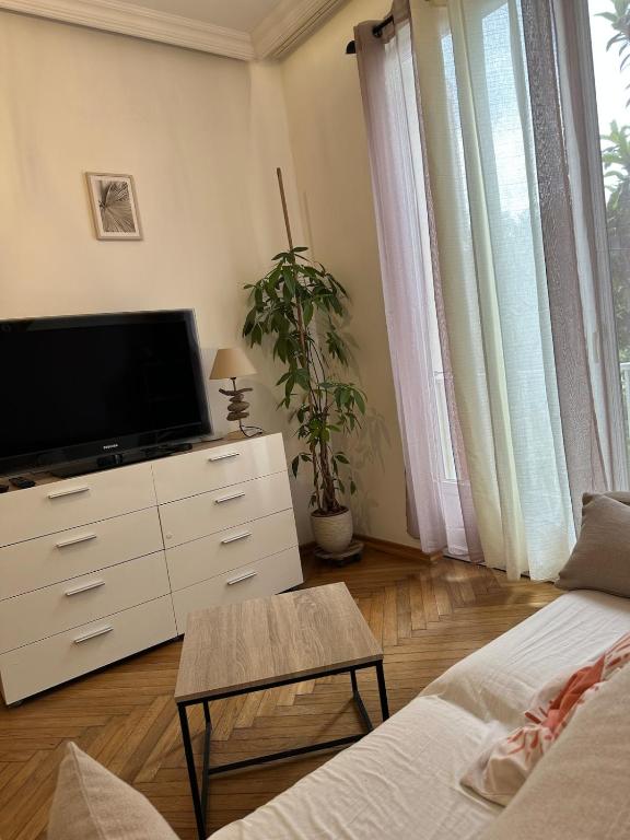 A Sweet Escape for Two - 5