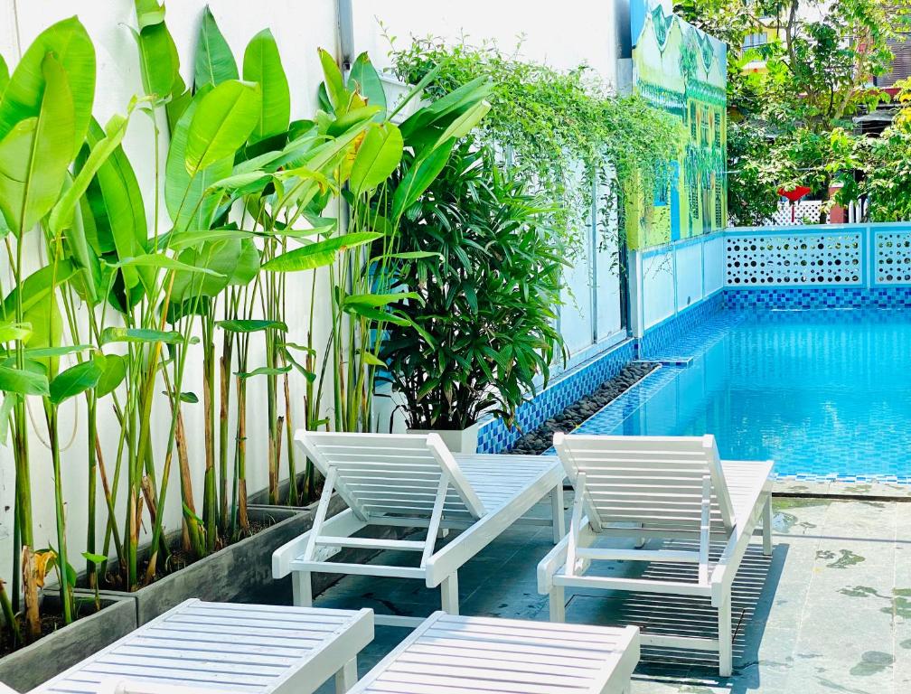 Grand Holiday Villa