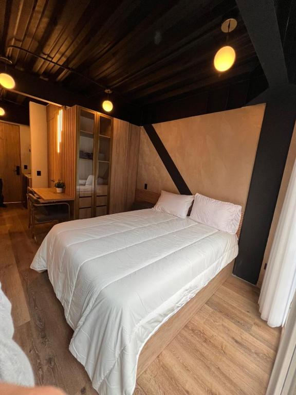 Elegant 1-Bedroom Apartment with Coworking Space - 3