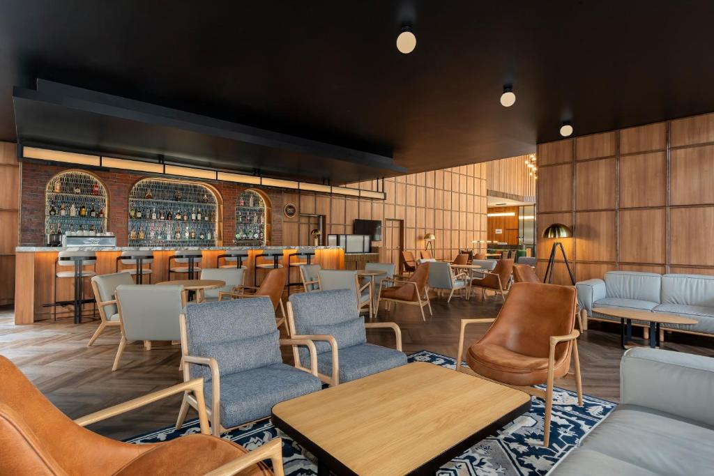 โฟร์พอยท์ส บาย เชอราตัน กรุงเทพฯ เพลินจิต สุขุมวิท (Four Points by Sheraton Bangkok Ploenchit Sukhumvit)