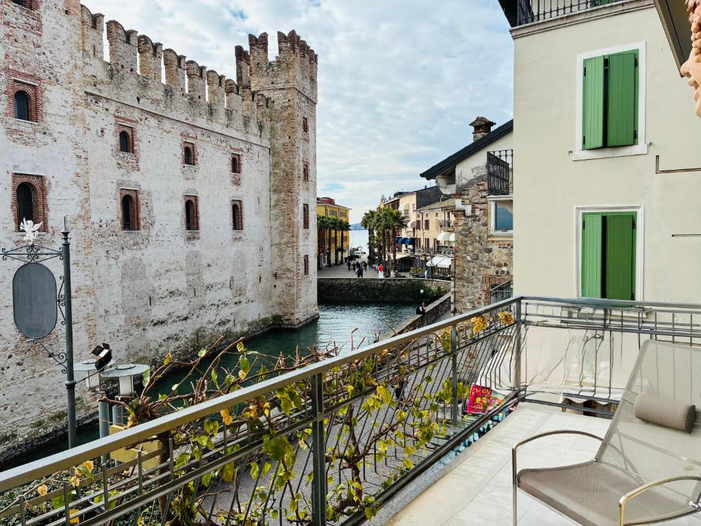 Syrmioncello - Castle Lounge - 1
