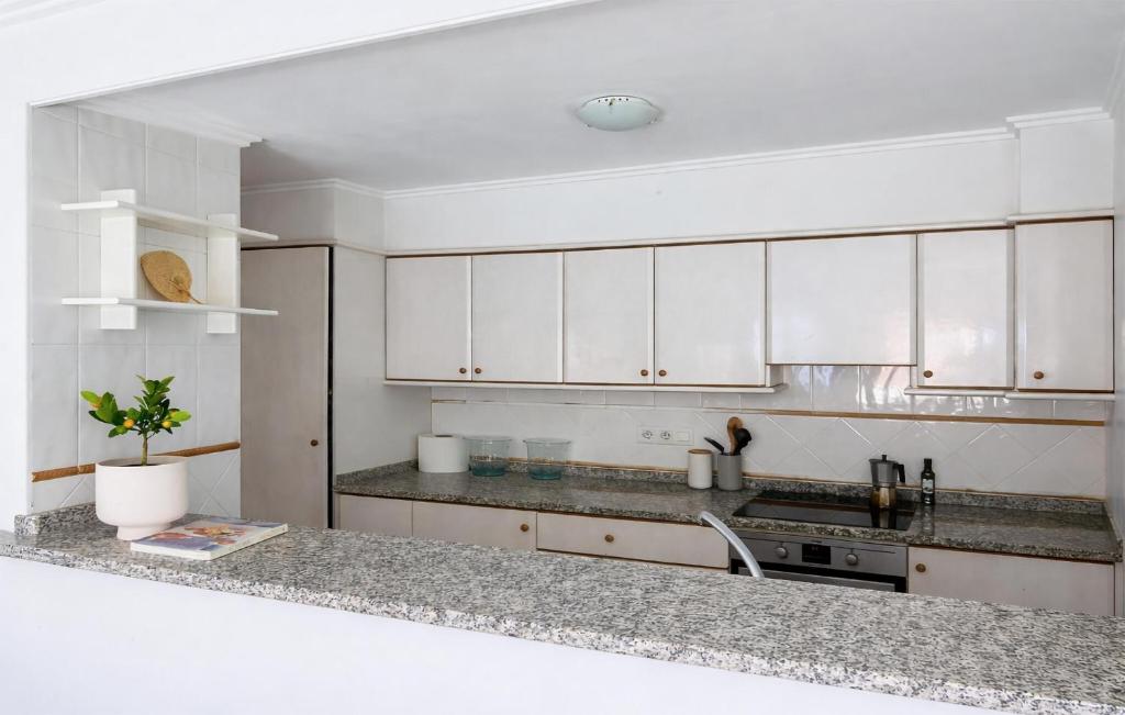 1 Bedroom Awesome Apartment In Denia - 3