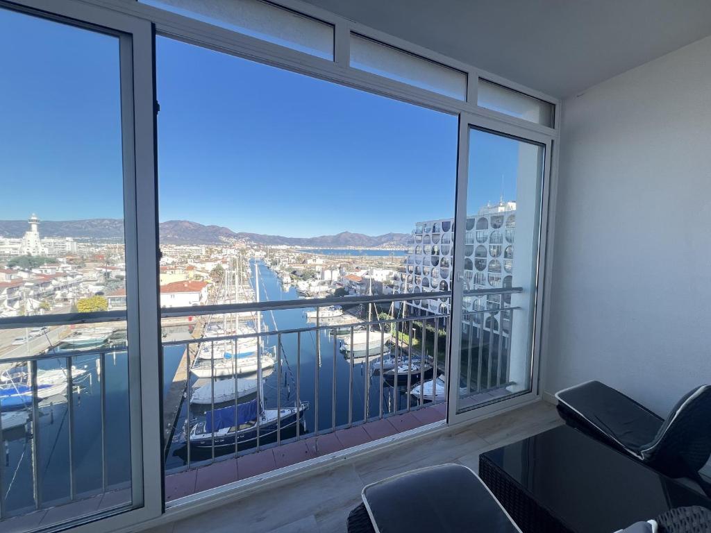Apartamento Frente al Canal con Terraza y Vistas al Mar - 5