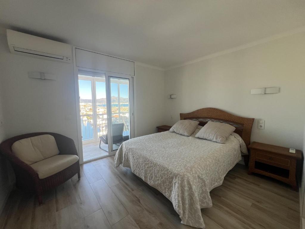 Apartamento Frente al Canal con Terraza y Vistas al Mar - 1