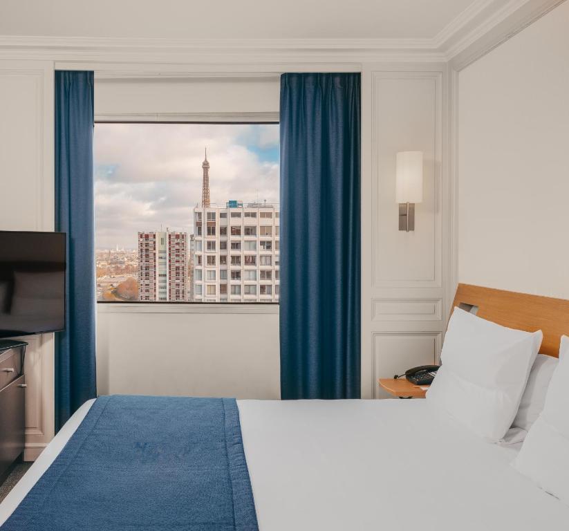 Bed, Novotel Paris Centre Tour Eiffel Hotel in Paris