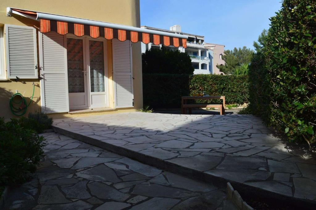 CA270-410 APPARTEMENT 2 PIECES Personnes AU REZ DE JARDIN A CAVALAIRE - 1