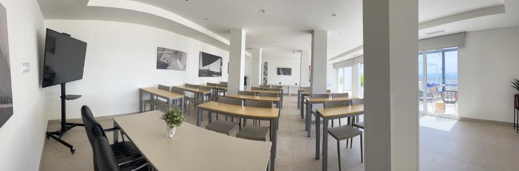 Hotel Las Arenas — Restaurant & bars in Playa de Palma, Balearic Islands