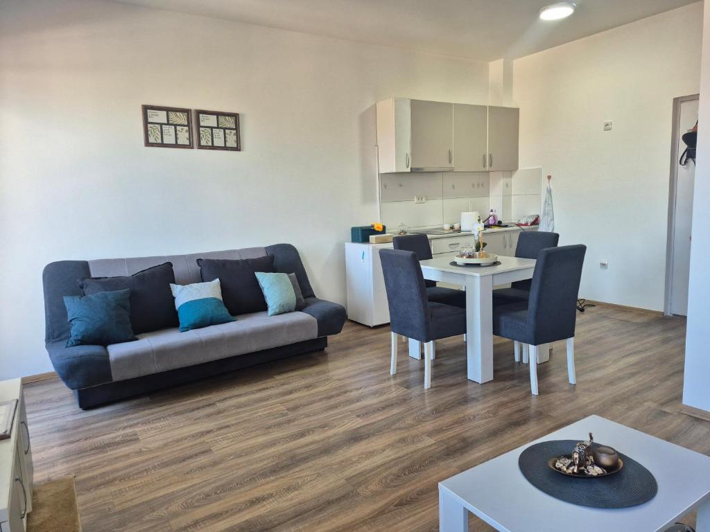 Apartman Jovanovic Royal Stay - 1