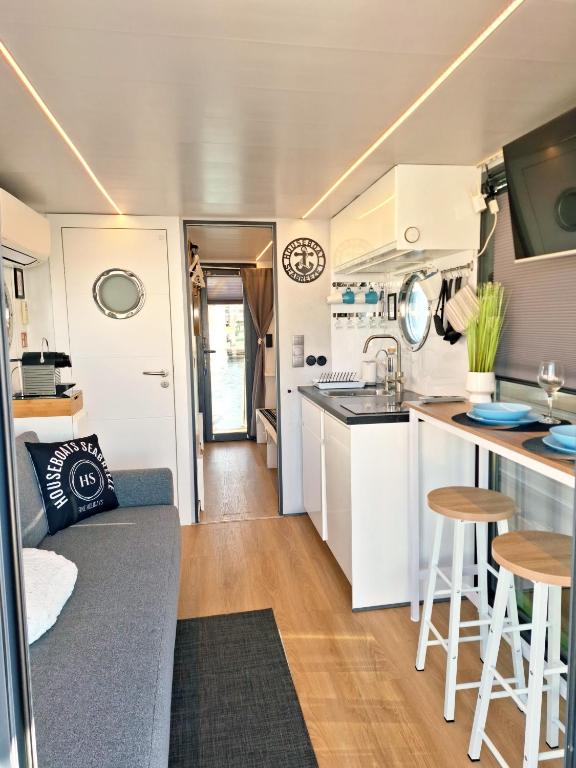 Houseboat Seabreeze - 1