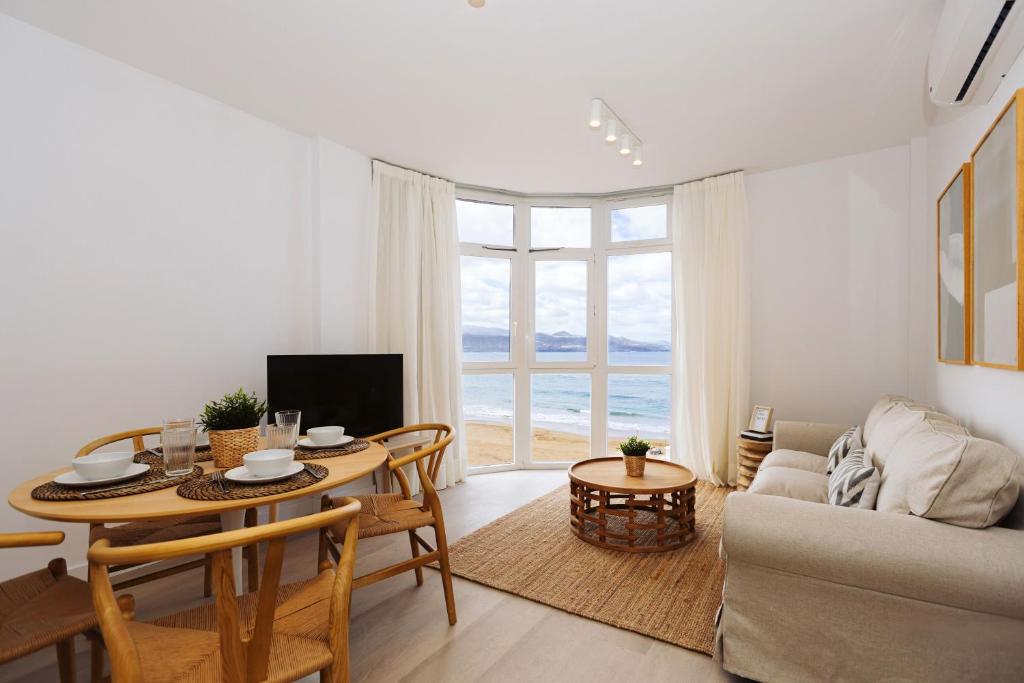 Beachfront apartment in Las Canteras S4 - 1