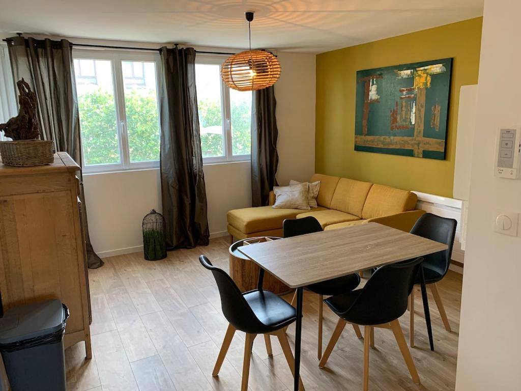 Appartement moutarde Place Turenne - 1