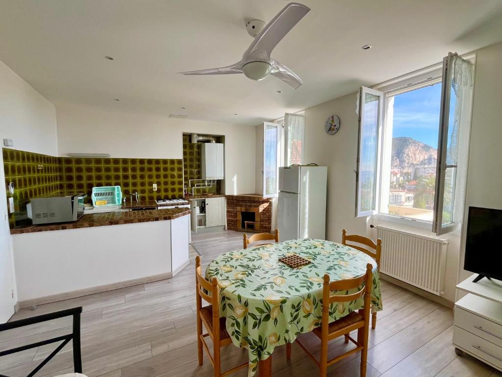 Magnifique appartement 2p dans une villa avec vue mer, terrasse & parking privé - 4