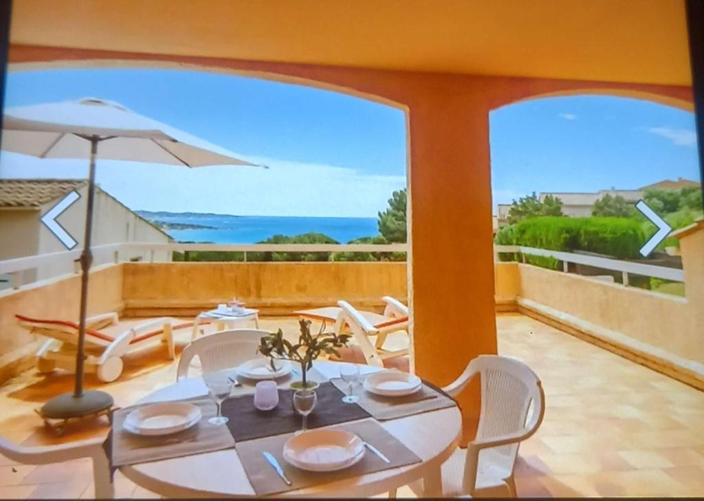 SM180-305 SAINTE MAXIME Appartement Vue mer T2 Piscine et parking - 1