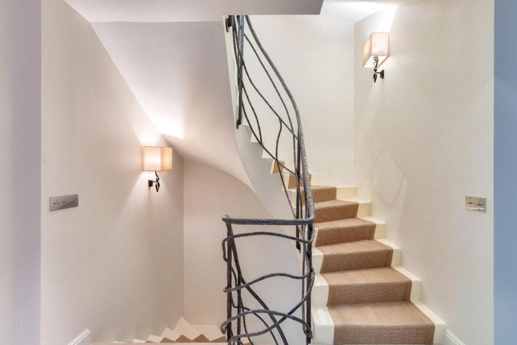 Prestigious 5BR Avenue Foch Home - Arc de Triomphe - 2