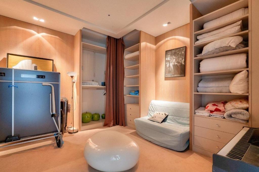 Prestigious 5BR Avenue Foch Home - Arc de Triomphe - 4