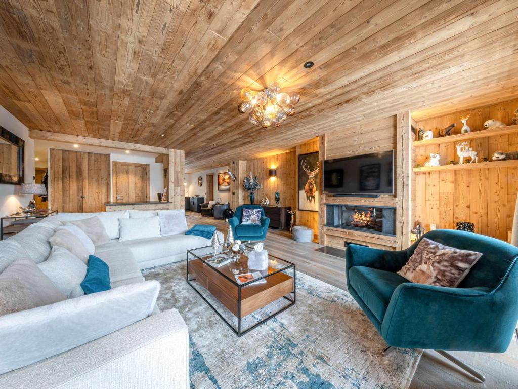 Appartement de luxe avec cheminée, balcon et services inclus, au pied de la forêt de Bellevarde - FR-1-694-12 - 1