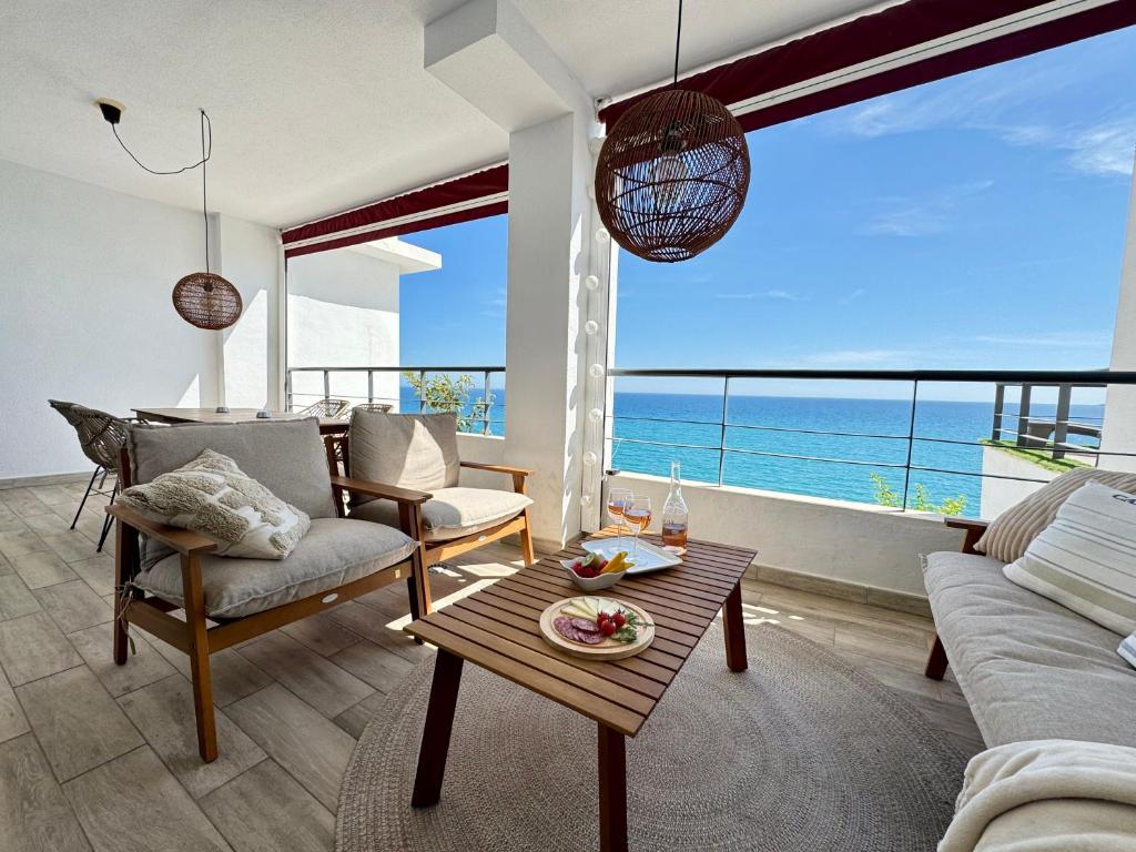 Apartamento en primera línea de playa en Benalmadena - 3