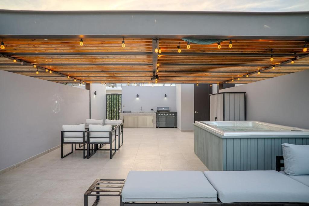 Luxury Penthouse w Rooftop Jacuzzi in Cabo - 2