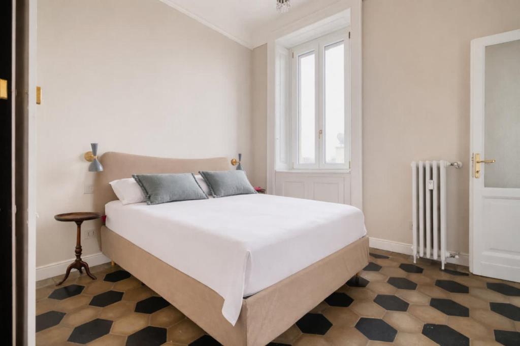 Bright 2BR Steps from Arco della Pace - 2
