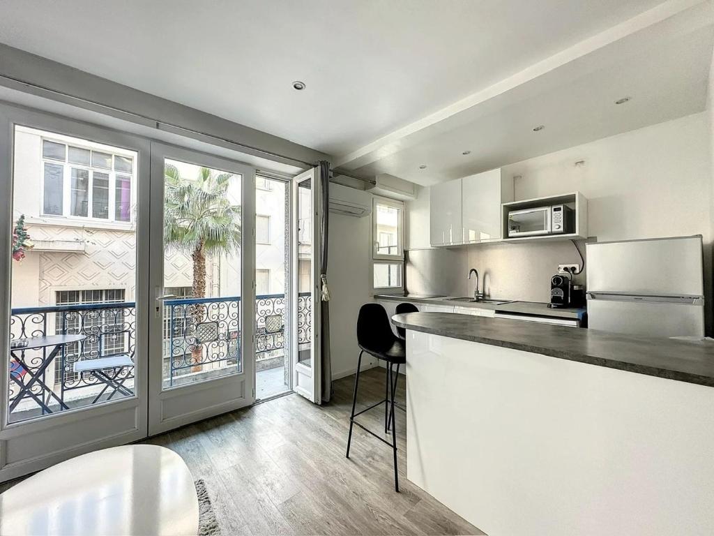 Superbe appartement avec terrasse centre-ville et plage à 5 min - 2
