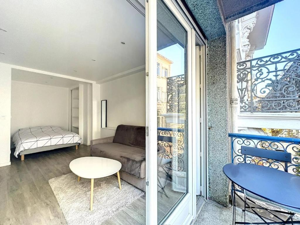 Superbe appartement avec terrasse centre-ville et plage à 5 min - 4
