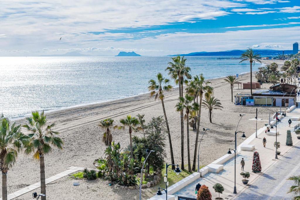 EB4A - Frontline beach city apartment - 2