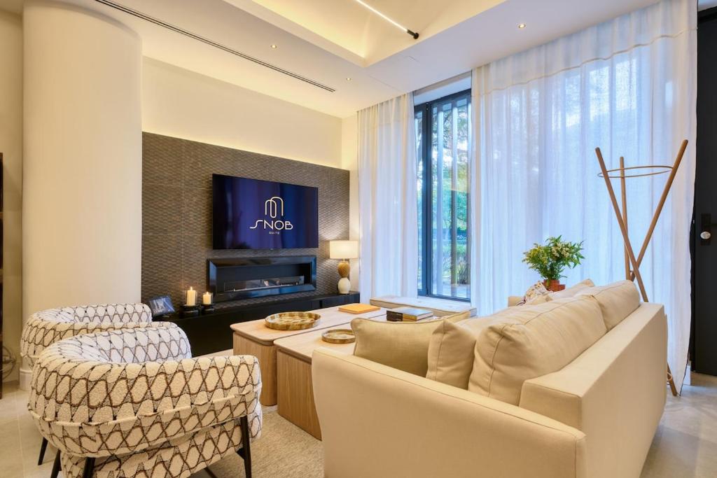 Snob Suite - 4
