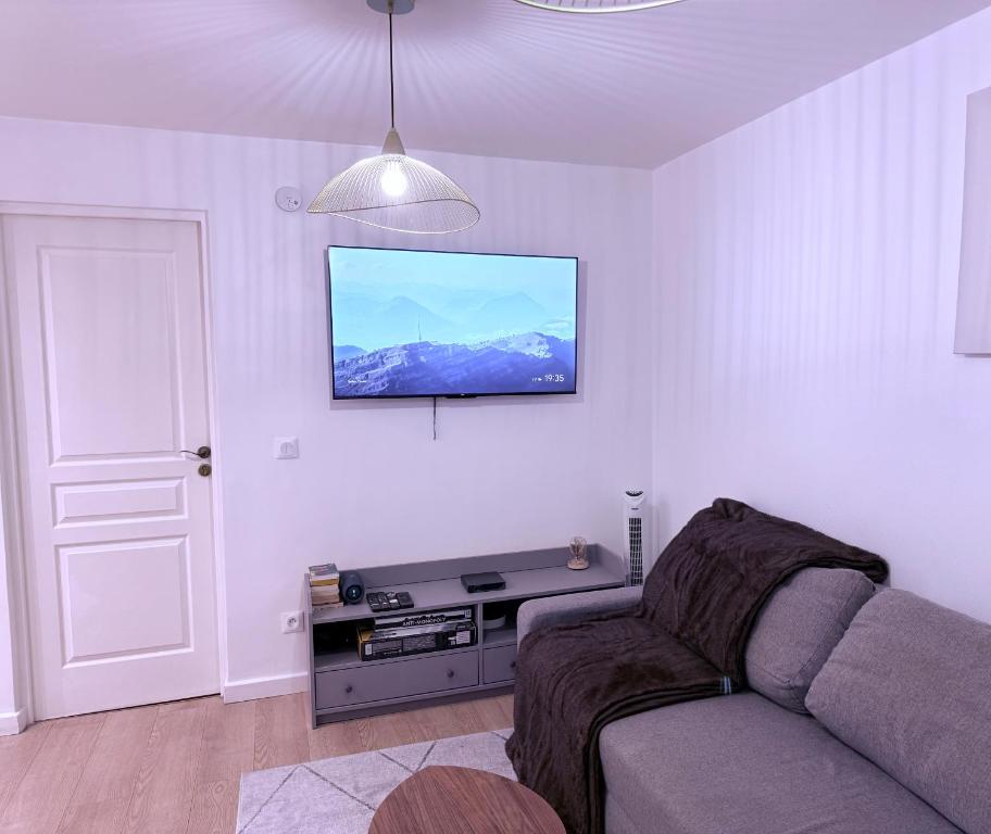 Cozier - 4