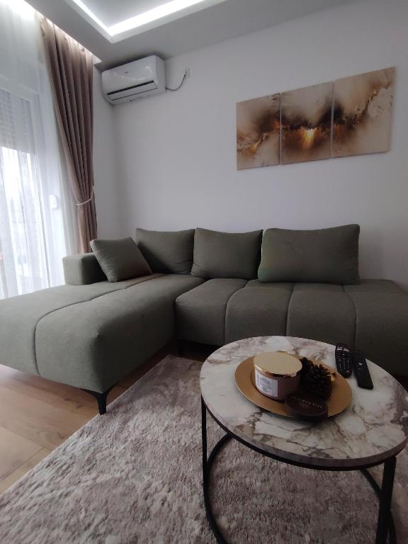 Lux Veritas Near Center FREE PARKING Special April Offer - 2