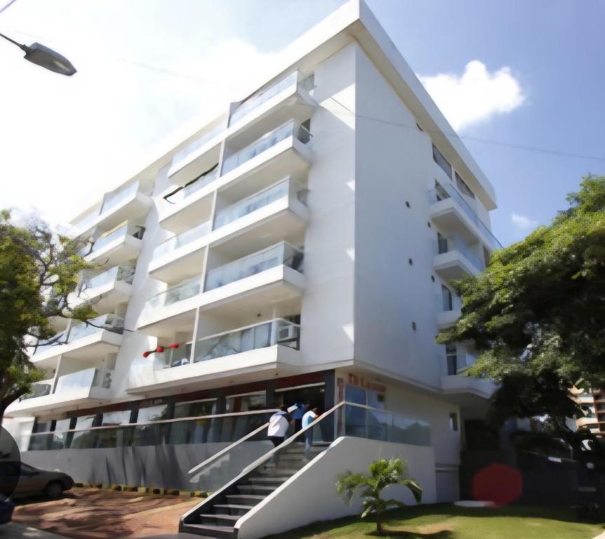 close to the Iberoamerica clinic and Viva shopping center - 3