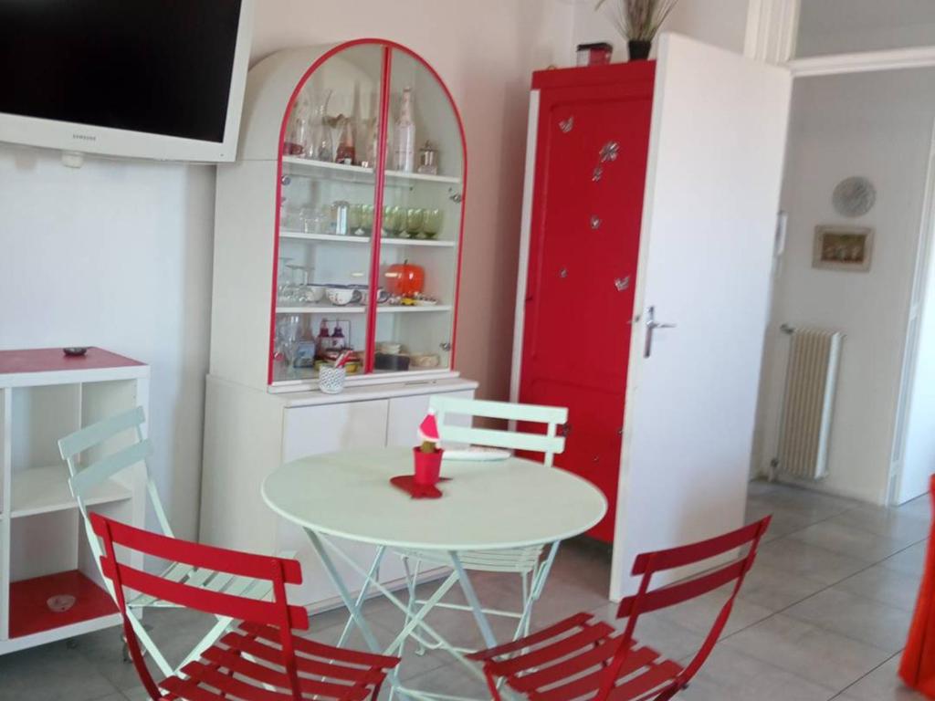 T2 Climatisé Centre Canet à 2 Pas de la Plage - FR-1-696-133 - 3