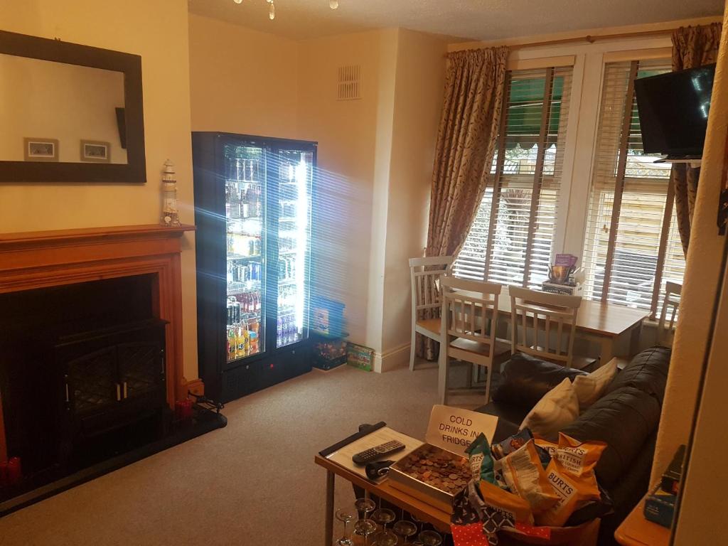 Shared lounge/TV area