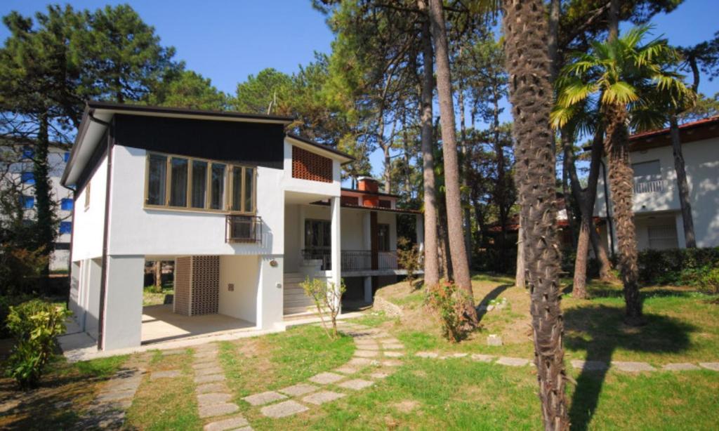 Villa surrounded by nature near the sea - 1