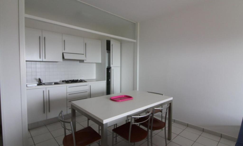Top floor apartment with sea view - 4