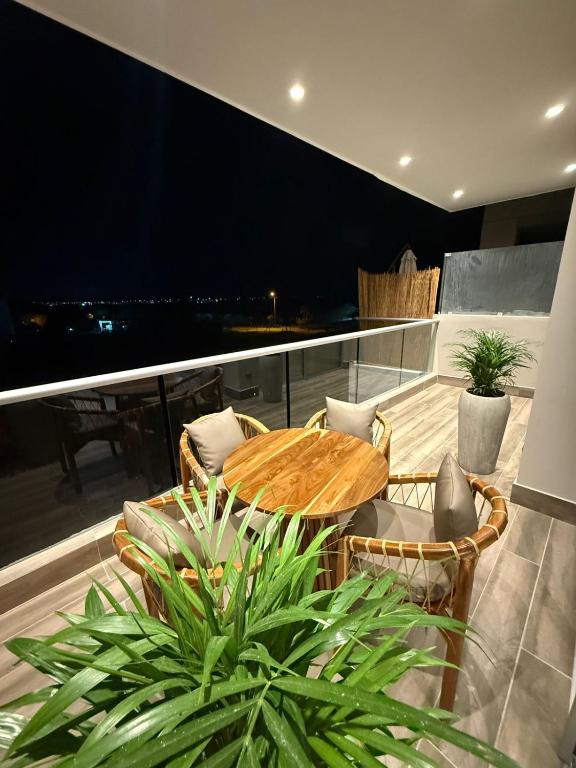 Luxy 2BR at paradise Oasis, 18 min from walled city - 2